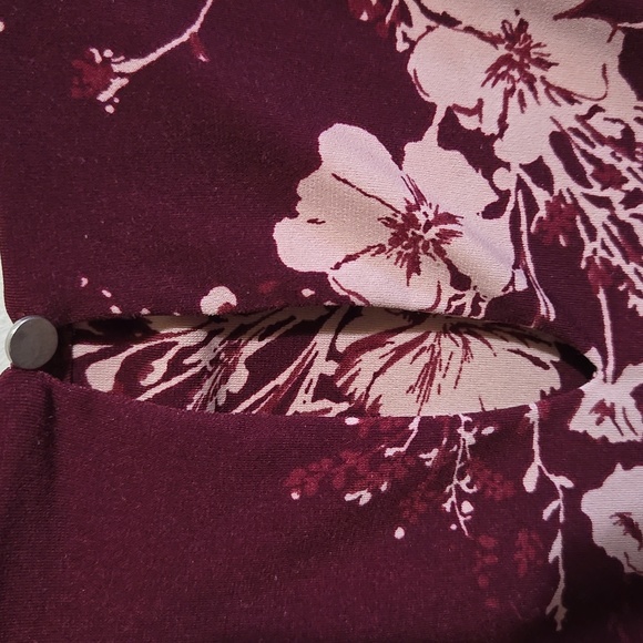 Stunning Floral Burgundy Jumpsuit Size Lg Adjustable Strap Wide Leg Tie Front - Picture 6 of 10